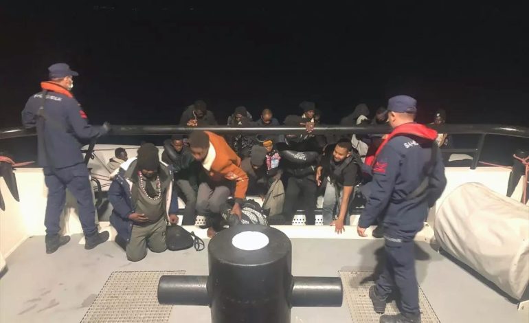 Dikili Açıklarında 28 Düzensiz Göçmen Yakalandı