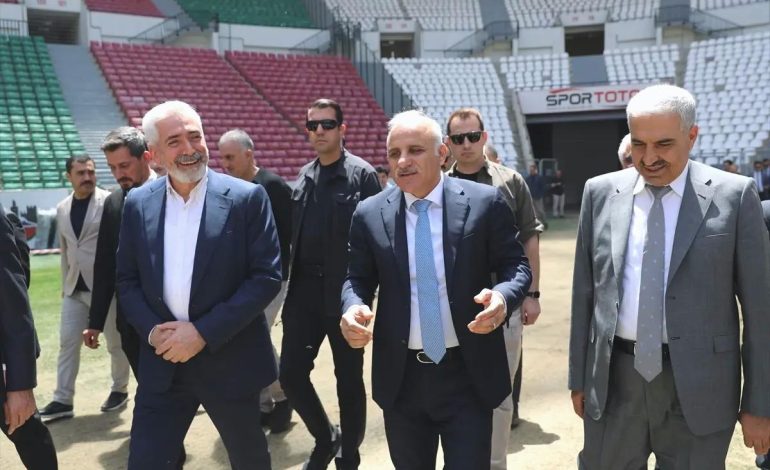 Diyarbakır Valisi Zorluoğlu, zemin çalışmaları süren Diyarbakır Stadı’nda inceleme yaptı Açıklaması