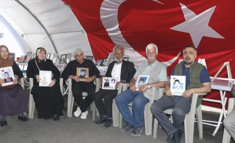Diyarbakır’da Evlat Nöbeti Devam Ediyor