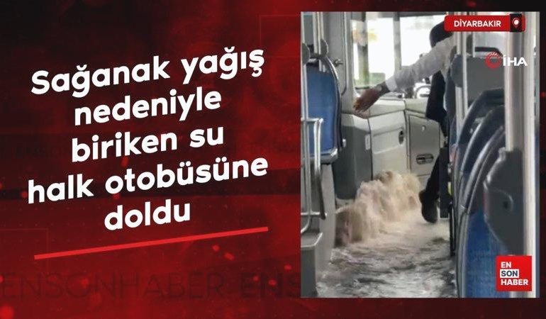 Diyarbakır’da sağanak yağış nedeniyle biriken su halk otobüsüne doldu