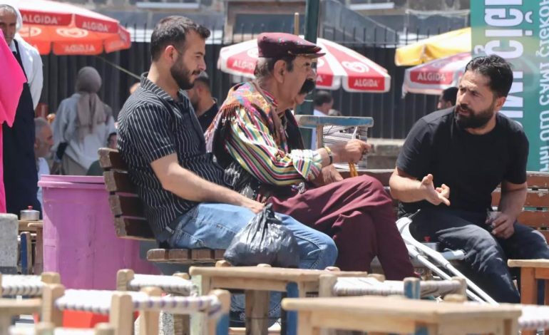 Diyarbakırlılar Barış ve Fesih Kararını Kutluyor