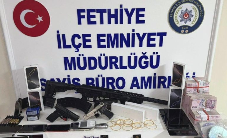 Dolandırıcılık şüphelisinin evinden cephanelik çıktı