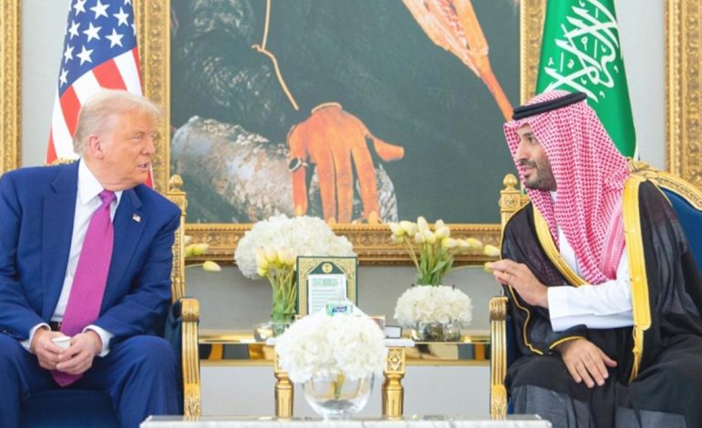 Donald Trump Suudi Arabistan’da: Görüşmelerde uyukladı