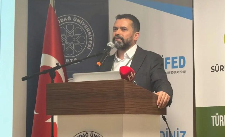 Dr. Ekrem Teymur: “Yapay Zeka ile şekillenecek yeni tarım dünyasında çiftçinin yeri yok”