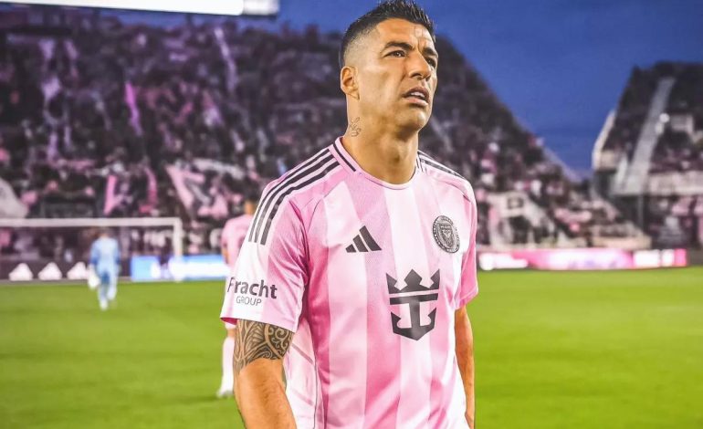 Dünyaca ünlü eski futbolcu, Suarez’i kafes dövüşüne çağırdı