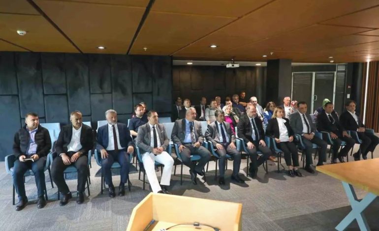 Düzce Belediye Başkanı Özlü, Yeni Yönetim Kadrosuyla İlk Toplantısını Yaptı