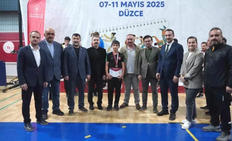 Düzce’de Güreş Türkiye Birinciliği Tamamlandı