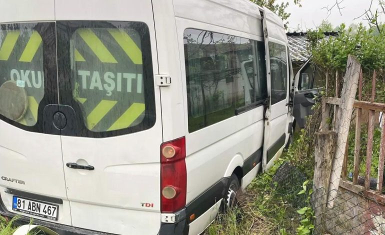 Düzce’de İşçi Servisi Kaza Yaptı: 8 Yaralı