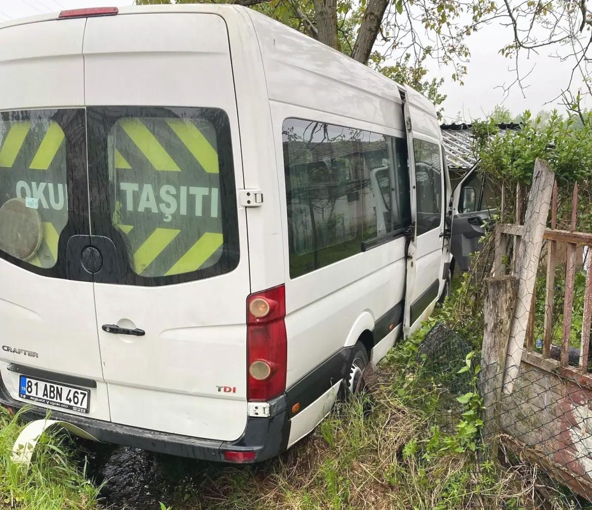 Düzce’de İşçi Servisi Kaza Yaptı: 8 Yaralı