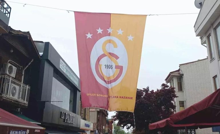 Edirne’de Galatasaray Bayrağı Asıldı
