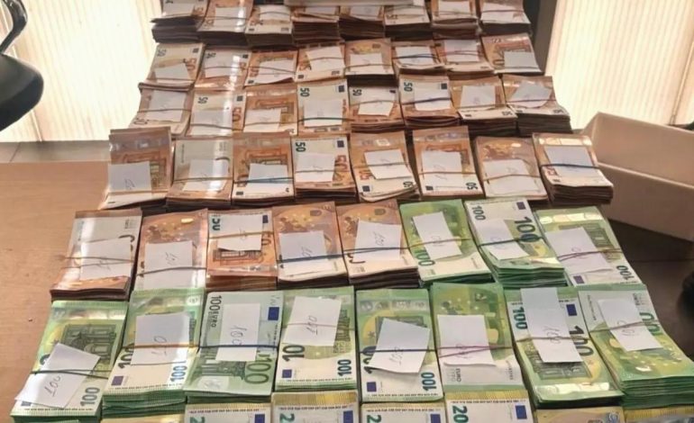 Edirne’de Gümrükte 61 Bin Euro Yakalandı
