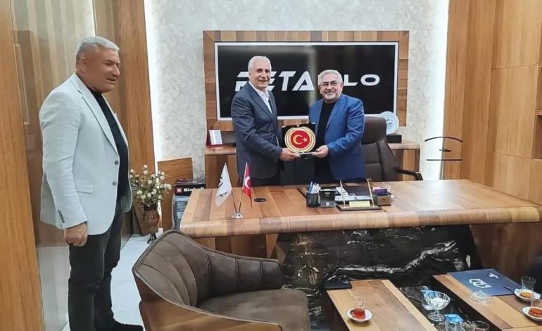 Eleşkirt’ten Bursa’ya Yardım Eli: Cengiz Taşdemir’den Belediyeye Hediye Araç