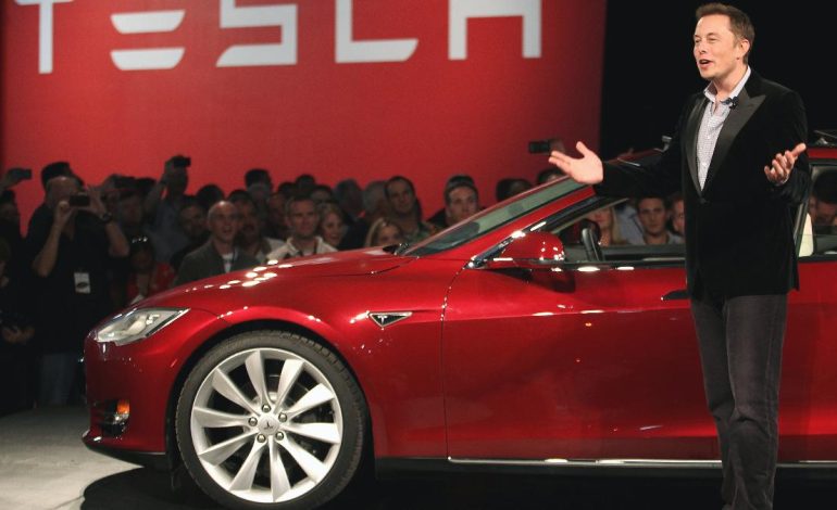 Elon Musk’tan Tesla açıklaması: Hiçbir yere gitmiyorum