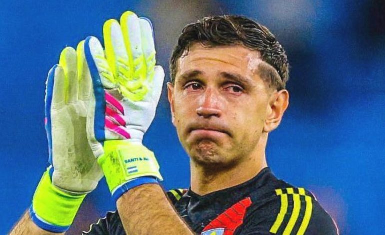 Emiliano Martinez, maçı sonrası gözyaşlarını tutamadı