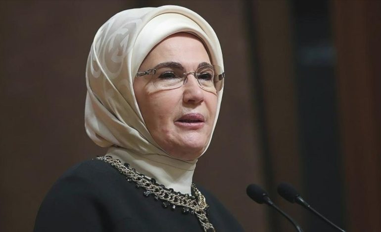 Emine Erdoğan, Dünya Ebeler Günü’nü kutladı