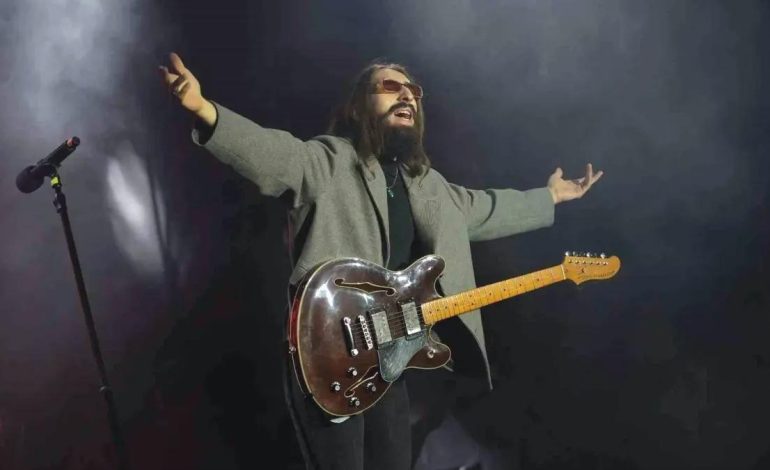 Emre Fel, Kocaeli’de Unutulmaz Bir Performans Sergiledi