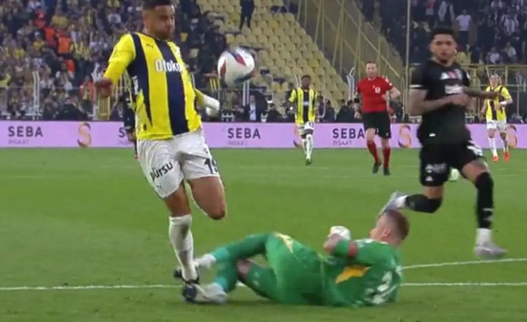 En-Nesyri’nin penaltı beklediği pozisyonda ünlü yorumcular tereddütsüz görüş belirtti