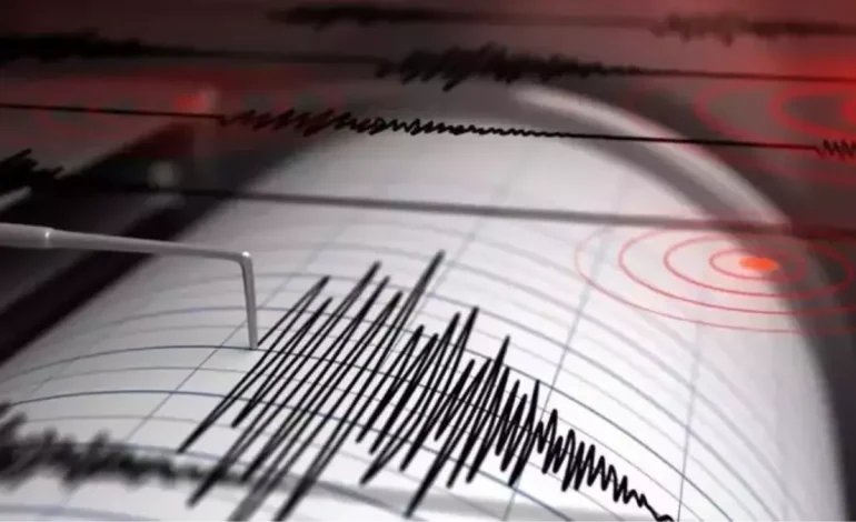 Endonezya’da 5.7 Büyüklüğünde Deprem
