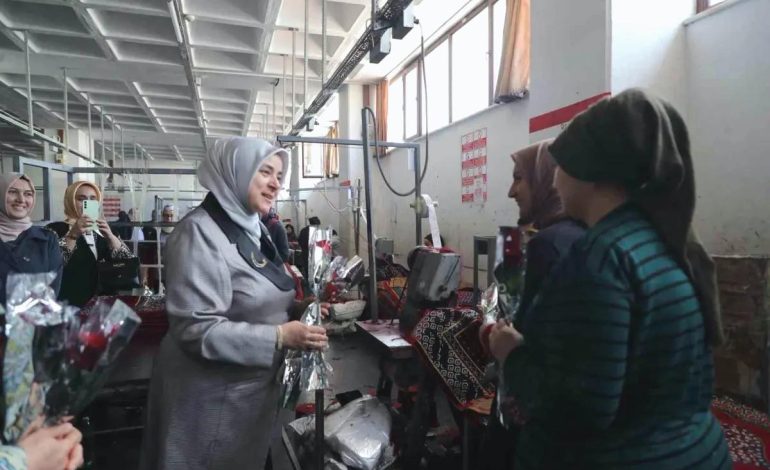 Ercan, Tekstil Fabrikasında Kadın İşçilerle Buluştu