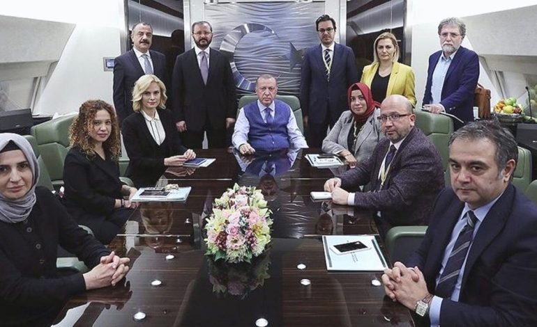Erdoğan havuz medyasına ödül yağdırdı: Uçaktaki gazeteciler ödülü kaparken ‘Yılın Haber Sitesi’ dikkat çekti