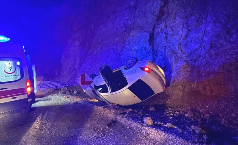 Erzincan İliç’te feci kaza: Otomobil devrildi, 2 yaralı!