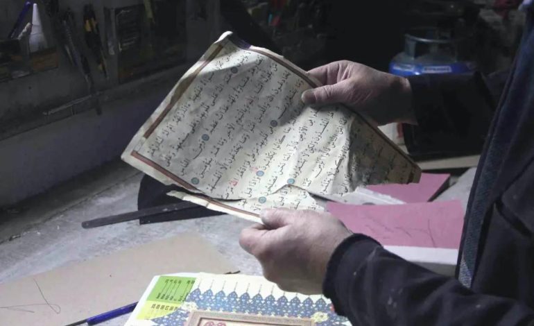 Erzincan’da 45 Yıldır Ciltçilik Yapan Orhan Ersu’nun Yahut Olmaya Yüz Tutmuş Mesleği