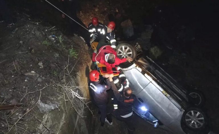 Erzurum’da Otomobil Dereye Düşerek Ters Döndü: 3 Yaralı