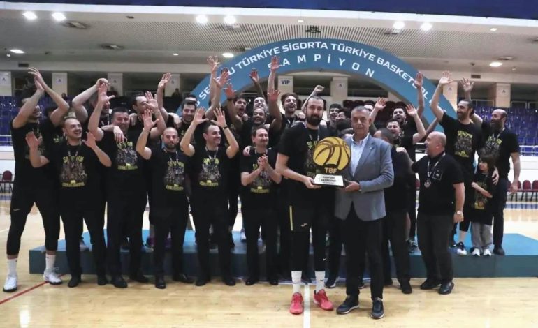 Esenler Erokspor Süper Lig’e Yükseldi