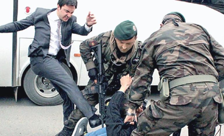 Eşi bile ödüllendirildi