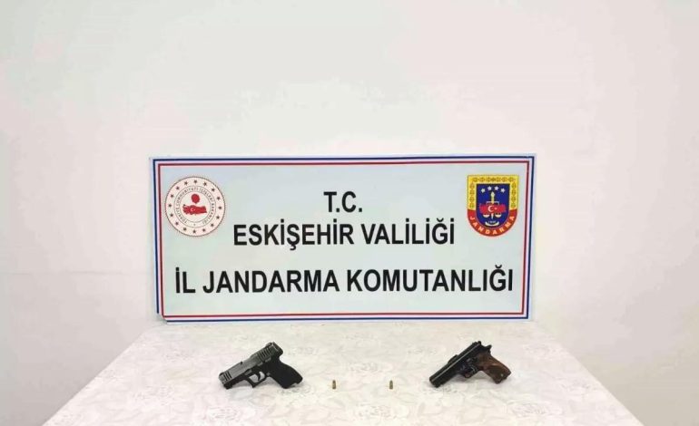 Eskişehir’de Ruhsatsız Tabanca Ticareti Suçuna Tutuklama