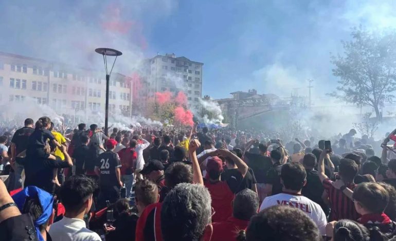 Eskişehirspor Şampiyonluğunu Kutladı