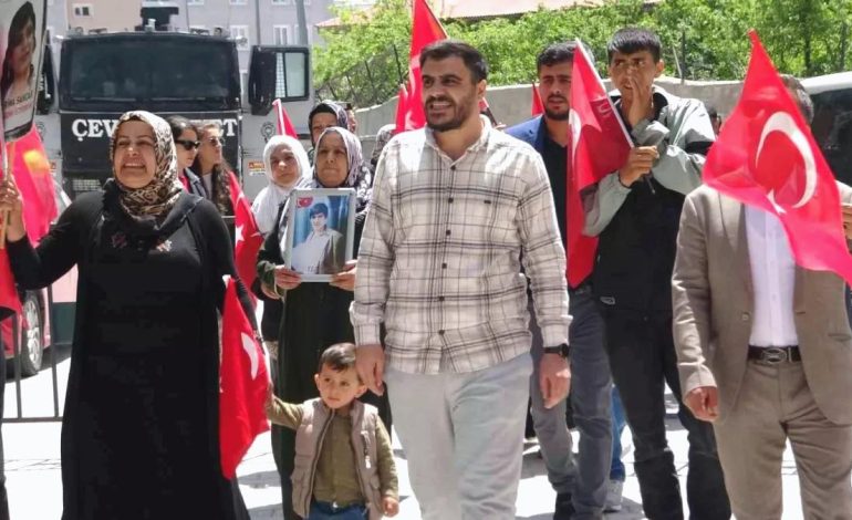 Evlatlarına Kavuşmak için Mücadele Eden Aileler Eylemlerine Devam Ediyor