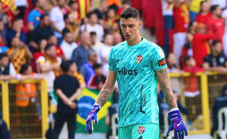 Eyüpspor, Berke Özer’in sözleşmesini uzattı