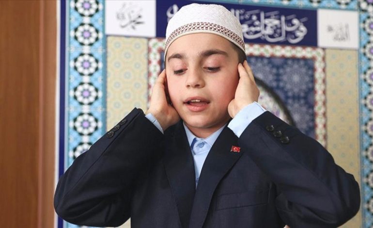 Ezan okuma yarışması birincisi Emir Kayra’nın hayali Ayasofya’da görev yapmak
