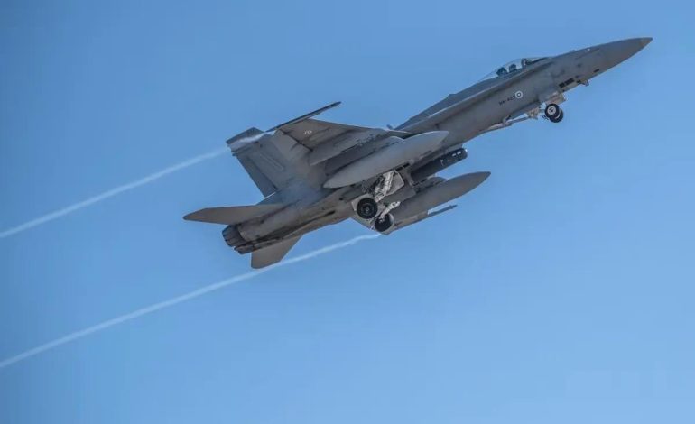 F/A-18 Hornet Savaşı Uçağı Düştü