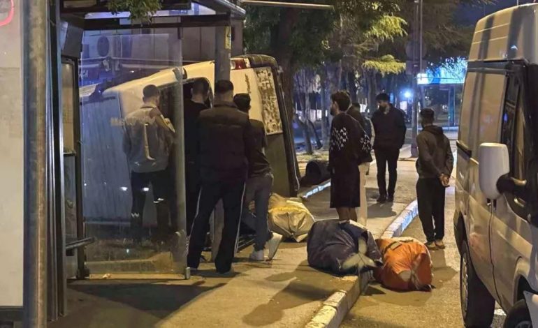 Fatih’te Ticari Araç Kazası: Şans Eseri Yaralı Yok