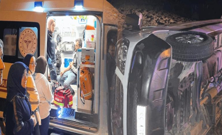 Feci kaza: Yolculara para üstü verirken şarampole yuvarlandı!