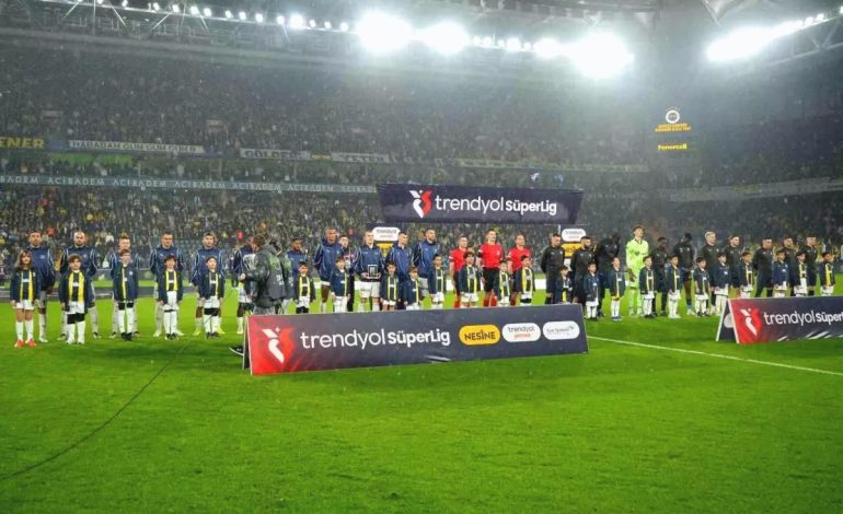 Fenerbahçe, Başakşehir ile Karşılaşıyor