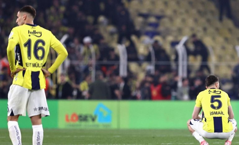 Fenerbahçe, Kadıköy’de yitirdiği puanlarla şampiyonluktan uzaklaştı