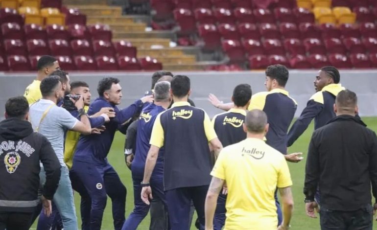 Fenerbahçeli 2 futbolcu hakkında zorla getirme kararı