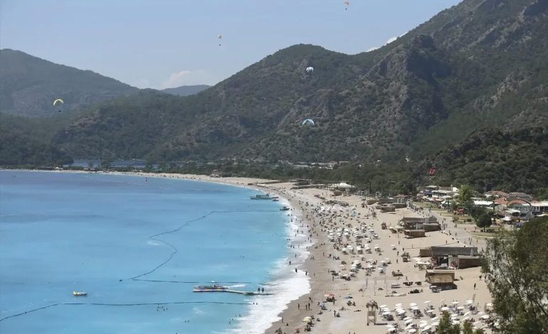 Fethiye ve Marmaris’te Sıcak Hava Yoğunluk Yarattı