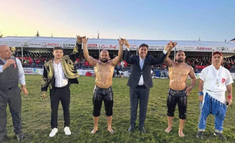 Fethiye’de 3. Mustafa Kiremitli Yağlı Pehlivan Güreşleri Düzenlendi