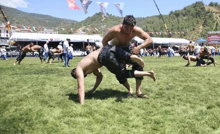 Fethiye’de Yağlı Güreşlerin Şampiyonu Aktürk