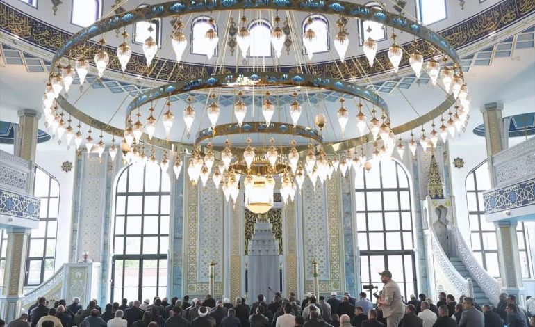 Fransa’nın Roubaix Kentinde Eyüp Sultan Camisi Açıldı