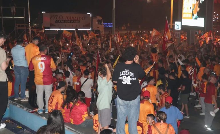 Galatasaray Şampiyonluğunu Antalya’da Kutladı