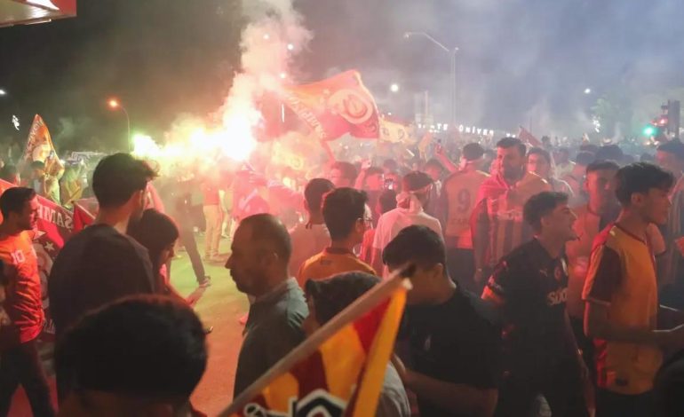 Galatasaray Şampiyonluğunu Kutladı