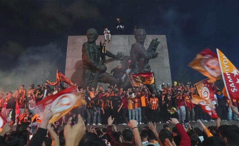 Galatasaray Şampiyonluk İlan Etti