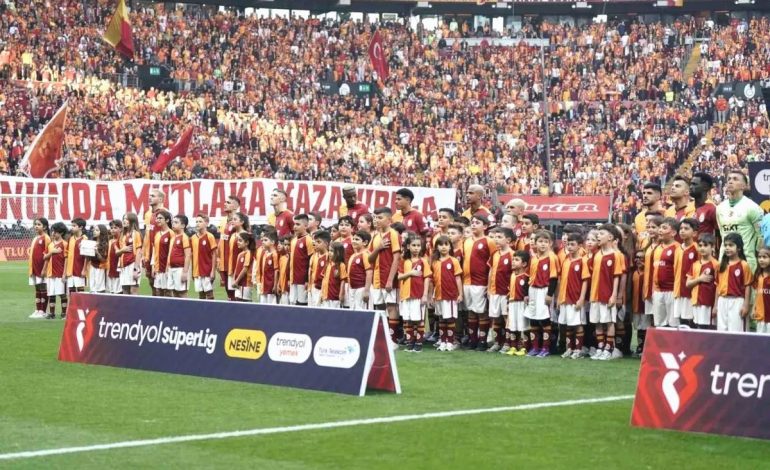 Galatasaray’da Kadro Değişikliği