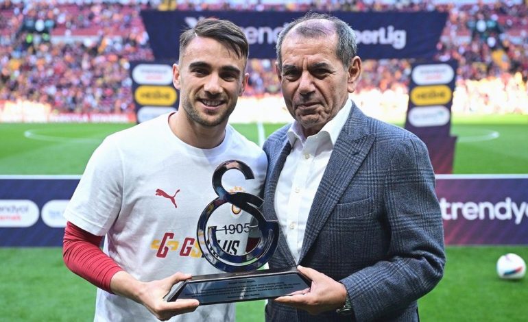 Galatasaray’da Yunus Akgün’e plaket verildi
