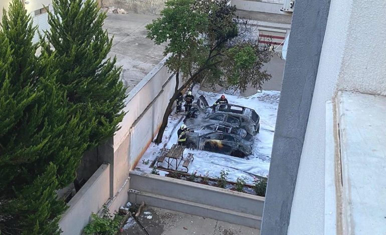 Gaziantep’te otopark yangını: İki lüks araç alevlere teslim oldu